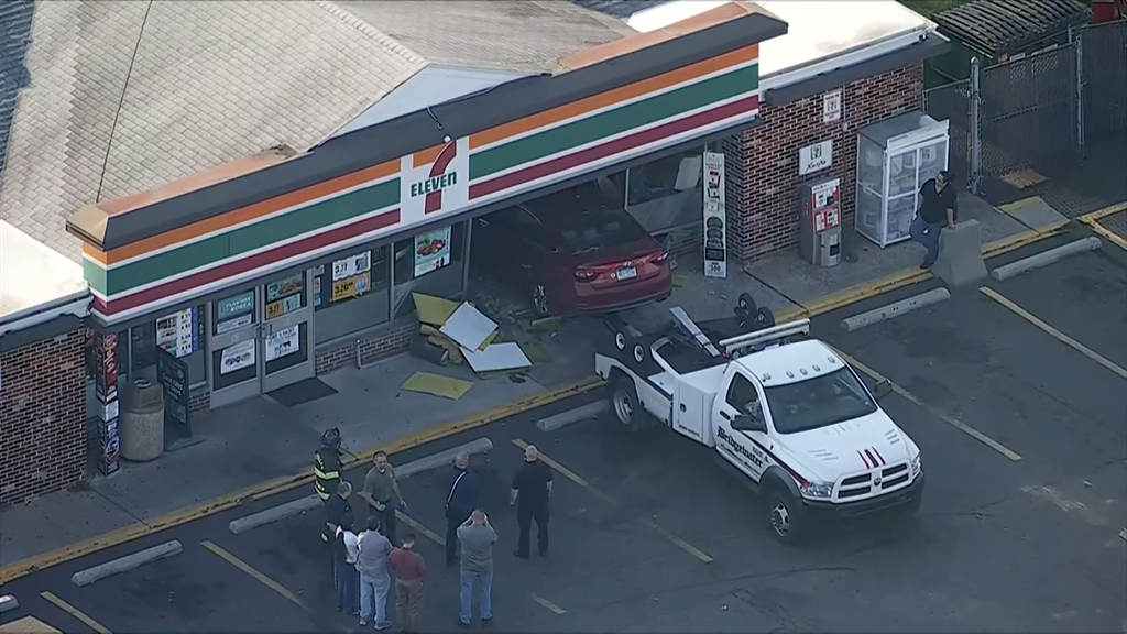 Driver in stolen car crashes into 7-Eleven store in Bucks County, police say — Exton Business news